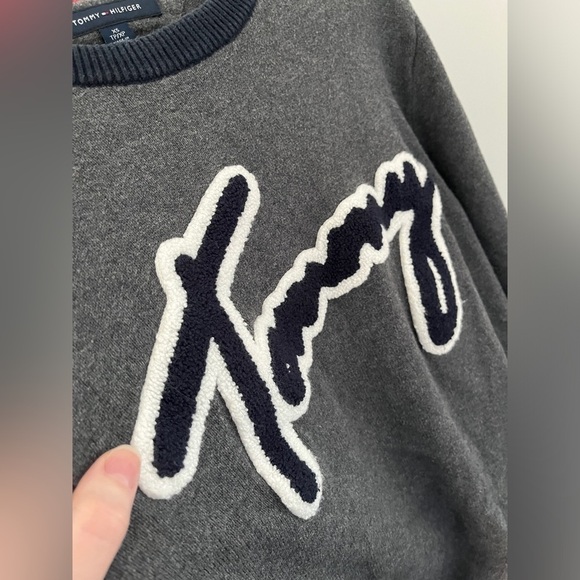 Tommy Hilfiger pullover sweater with large Tommy patch on the front - Picture 8 of 8